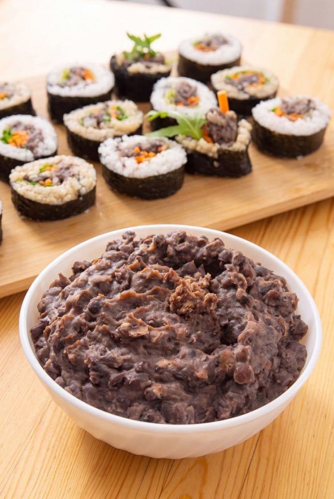 Vařené fazole jako náplň do sushi