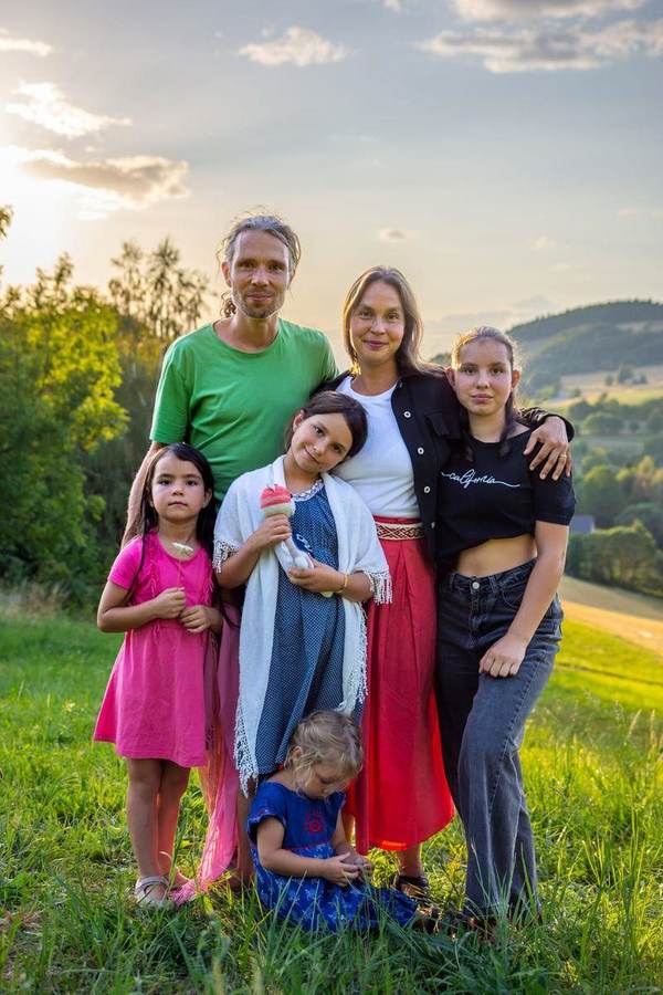 Jan a Kateřina Kyselovi se čtyřmi dcerami